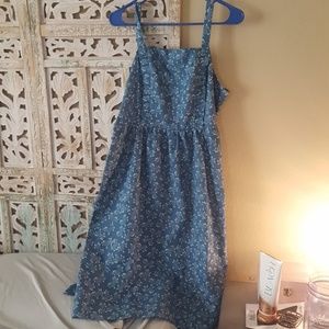 Beautiful  dress perfect day dress.